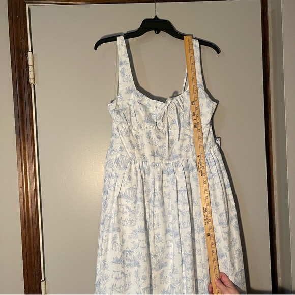 Celebrity Pink Bridgerton Blue and White Midi Dress NWT Lg - Picture 11 of 16